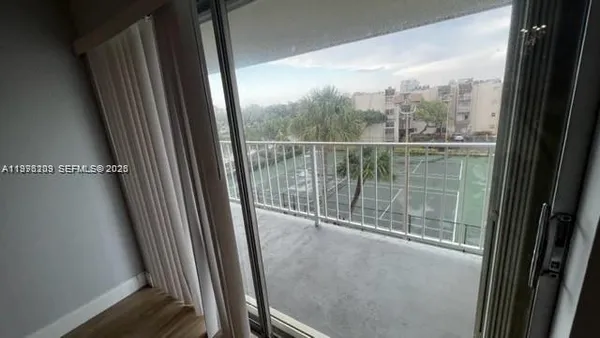 $2,200 | 7785 Southwest 86th Street, Unit E413, Miami, FL 33143