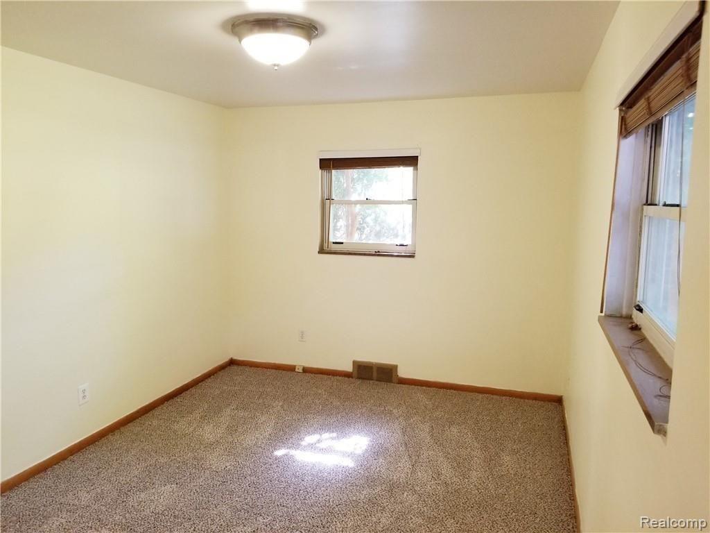 29333 Ridgefield Avenue Warren, MI 48088 - Photo 14 of 27