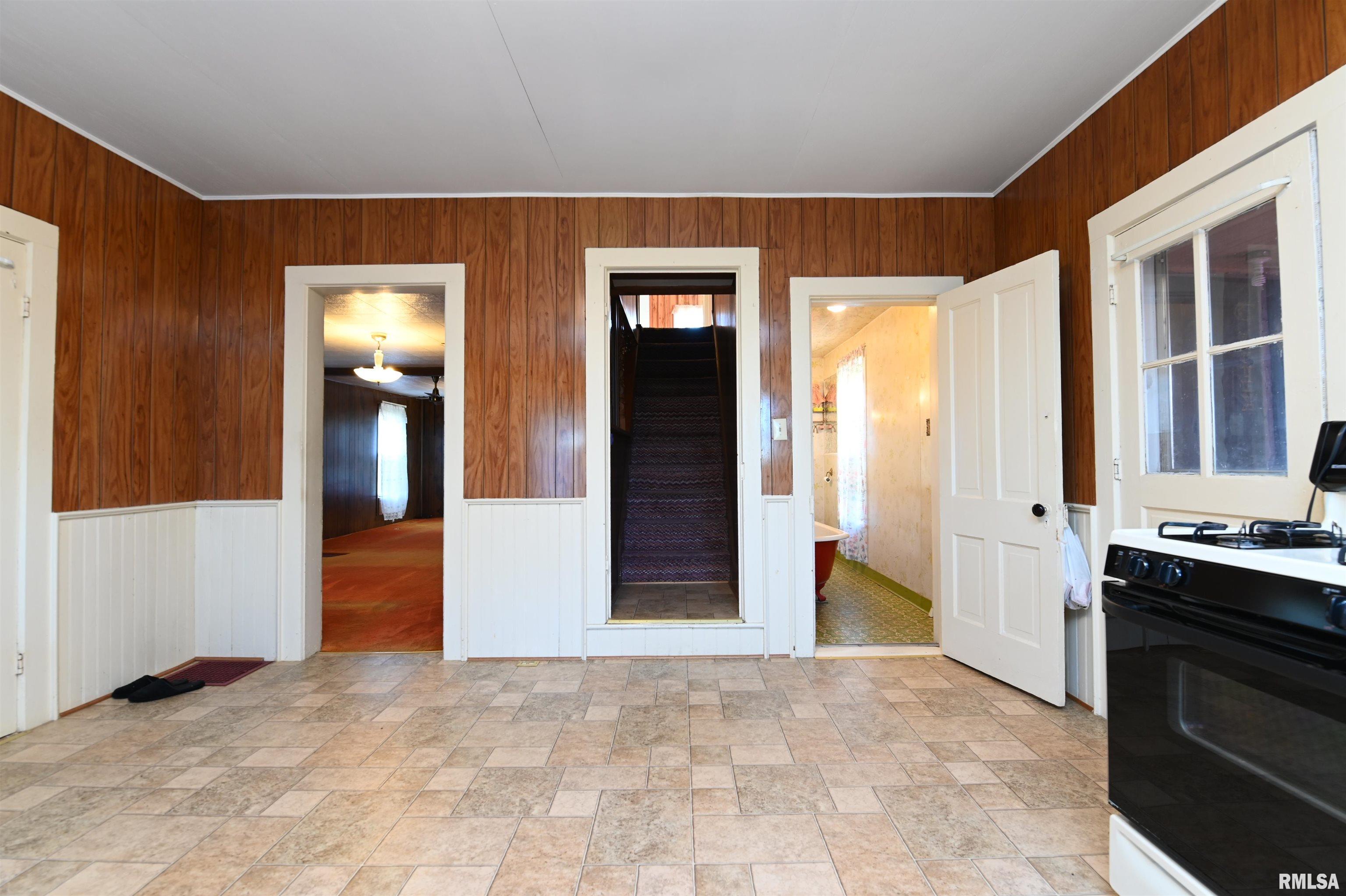 620 North Cramer Road Elmwood, IL 61529 - Photo 8 of 32