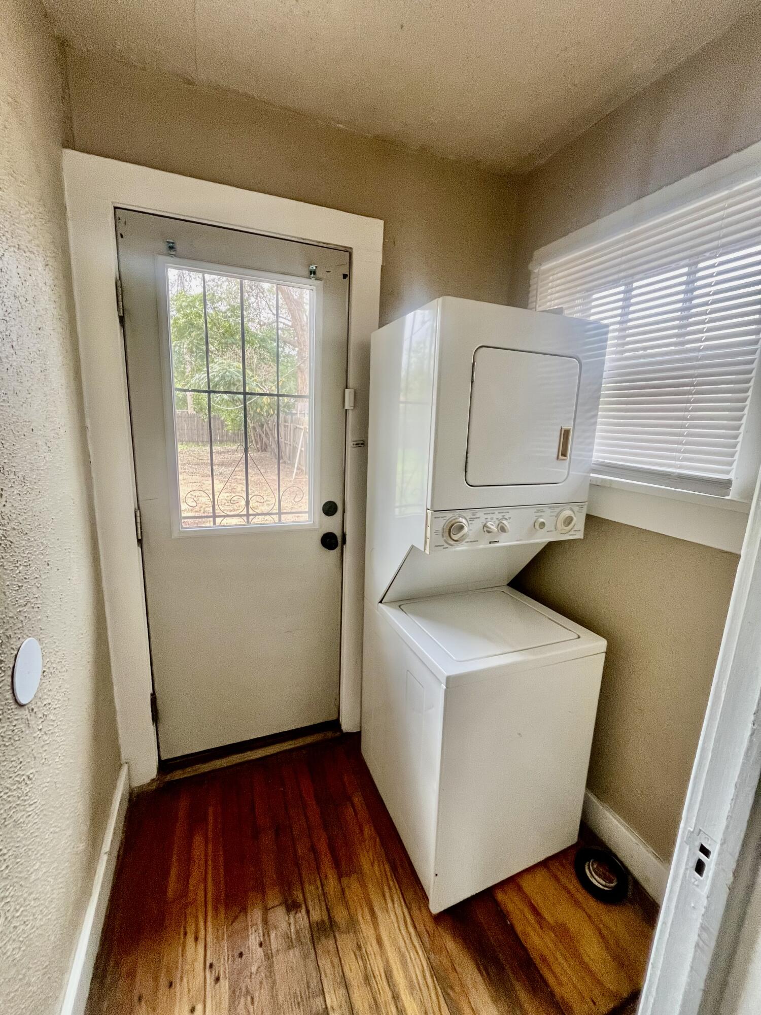 2121 17th Street Lubbock, TX 79401 - Photo 9 of 10 a utility room with dryer and washer