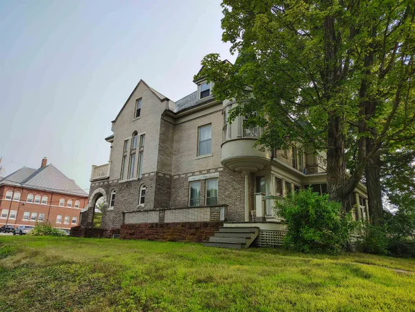 $1,900 | 113 School Street, Unit 2B, Concord, NH 03301