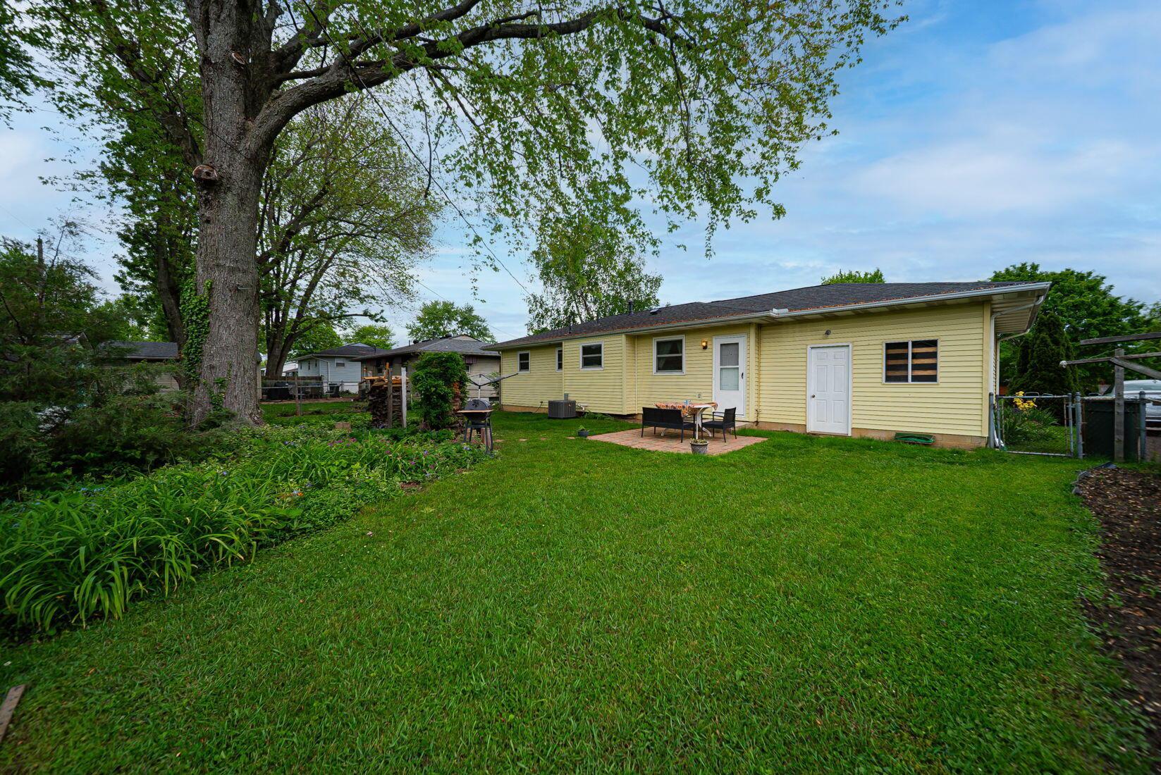 6241 Faircrest Road Columbus, OH 43229 - Photo 25 of 33 Rear Exterior