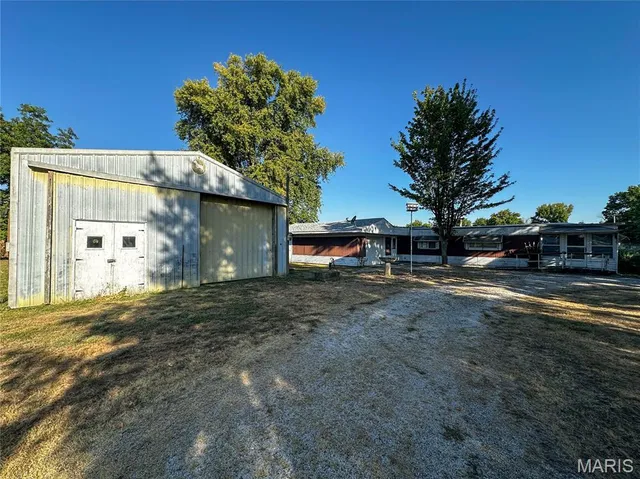 $28,000 | 441 South Pine Street, Irving, IL 62051