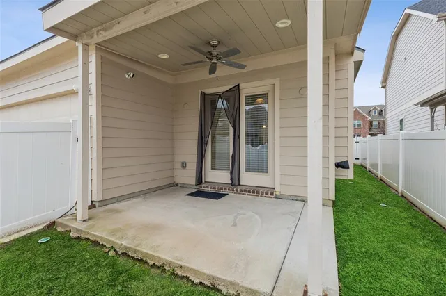 a view of an entrance of the house