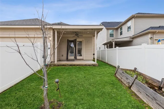 a view of a house with a backyard