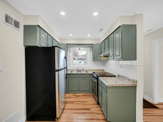 $207,900 | 3127 Woodworth Place, Hazel Crest, IL 60429