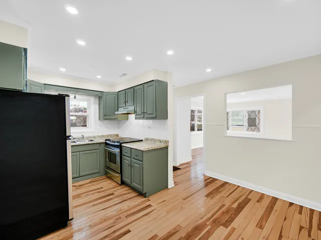 $207,900 | 3127 Woodworth Place, Hazel Crest, IL 60429