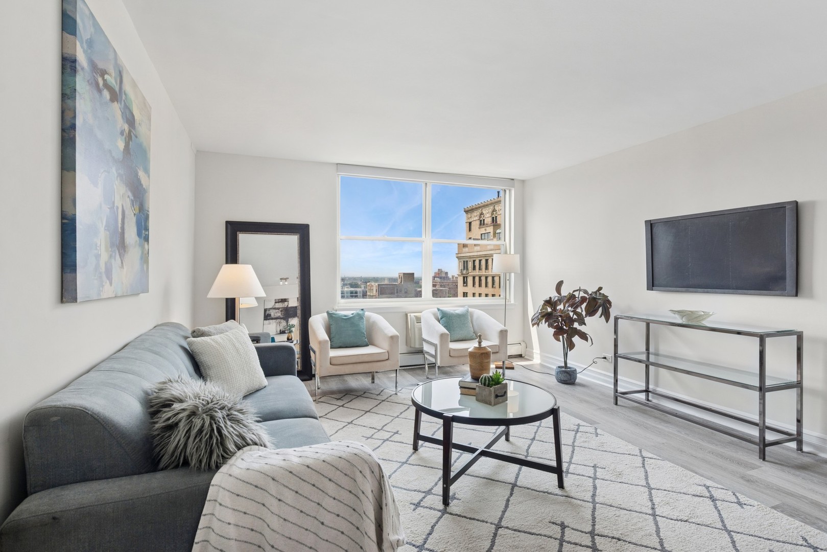 3033 North Sheridan Road, Unit 1510 Chicago, IL 60657 - Photo 3 of 26 Gallery Image 3