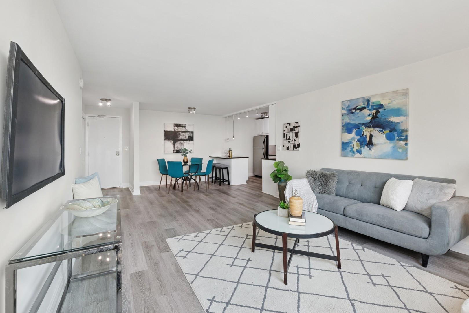 3033 North Sheridan Road, Unit 1510 Chicago, IL 60657 - Photo 4 of 26 Gallery Image 4