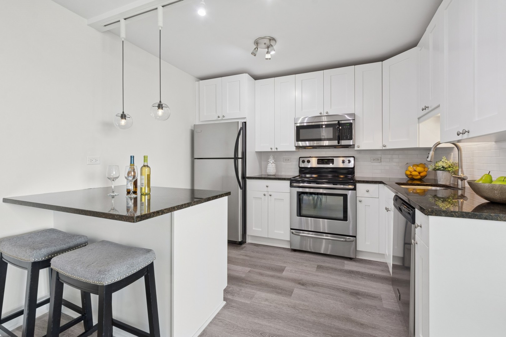 3033 North Sheridan Road, Unit 1510 Chicago, IL 60657 - Photo 6 of 26 Gallery Image 6