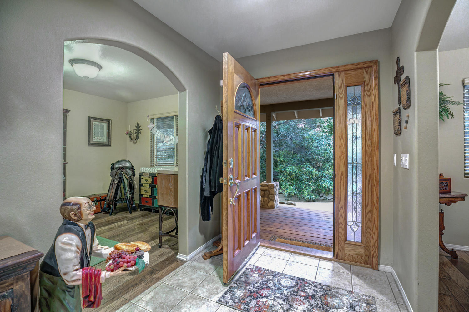 179 Baldwin Road Ojai, CA 93023 - Photo 4 of 39 a view of a hallway with workspace and living room