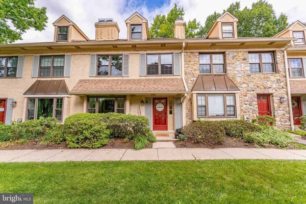 $585,000 | 11 Chateau Circle, Chesterbrook, PA 19087