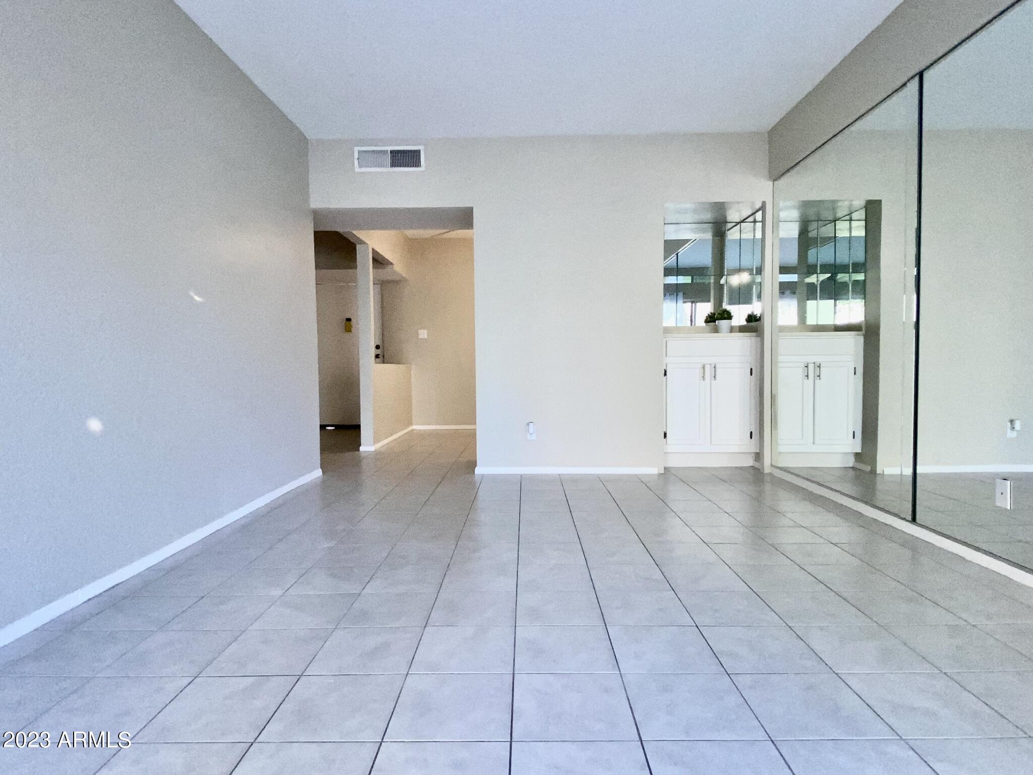 349 East Thomas Road, Unit E104 Phoenix, AZ 85012 - Photo 11 of 23 1B13E988-EC81-4A7C-9770-FB7071CD9C9D_1_1