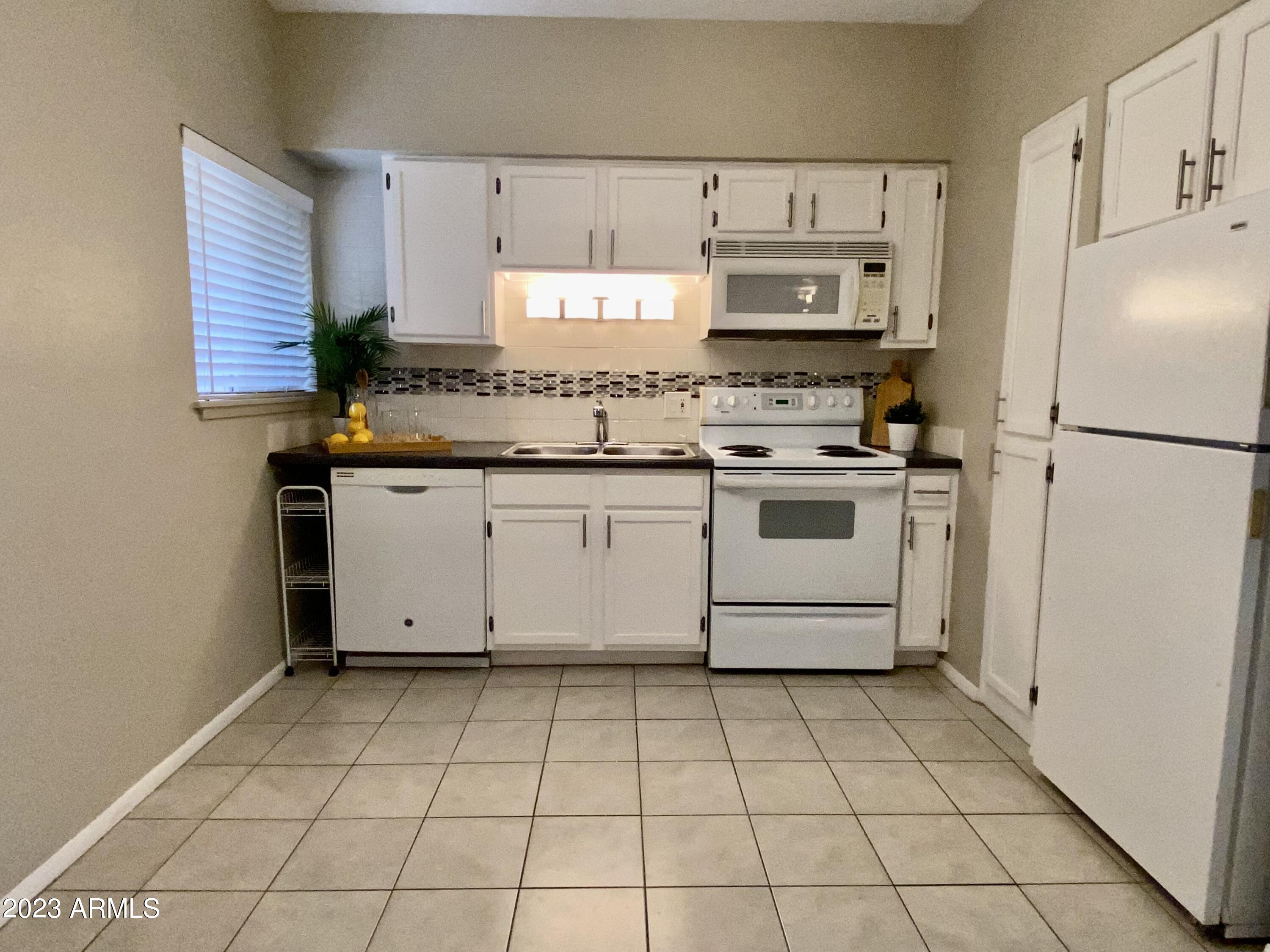 349 East Thomas Road, Unit E104 Phoenix, AZ 85012 - Photo 14 of 23 C49CF5FE-99F8-404F-BB67-F01133D54115_1_2