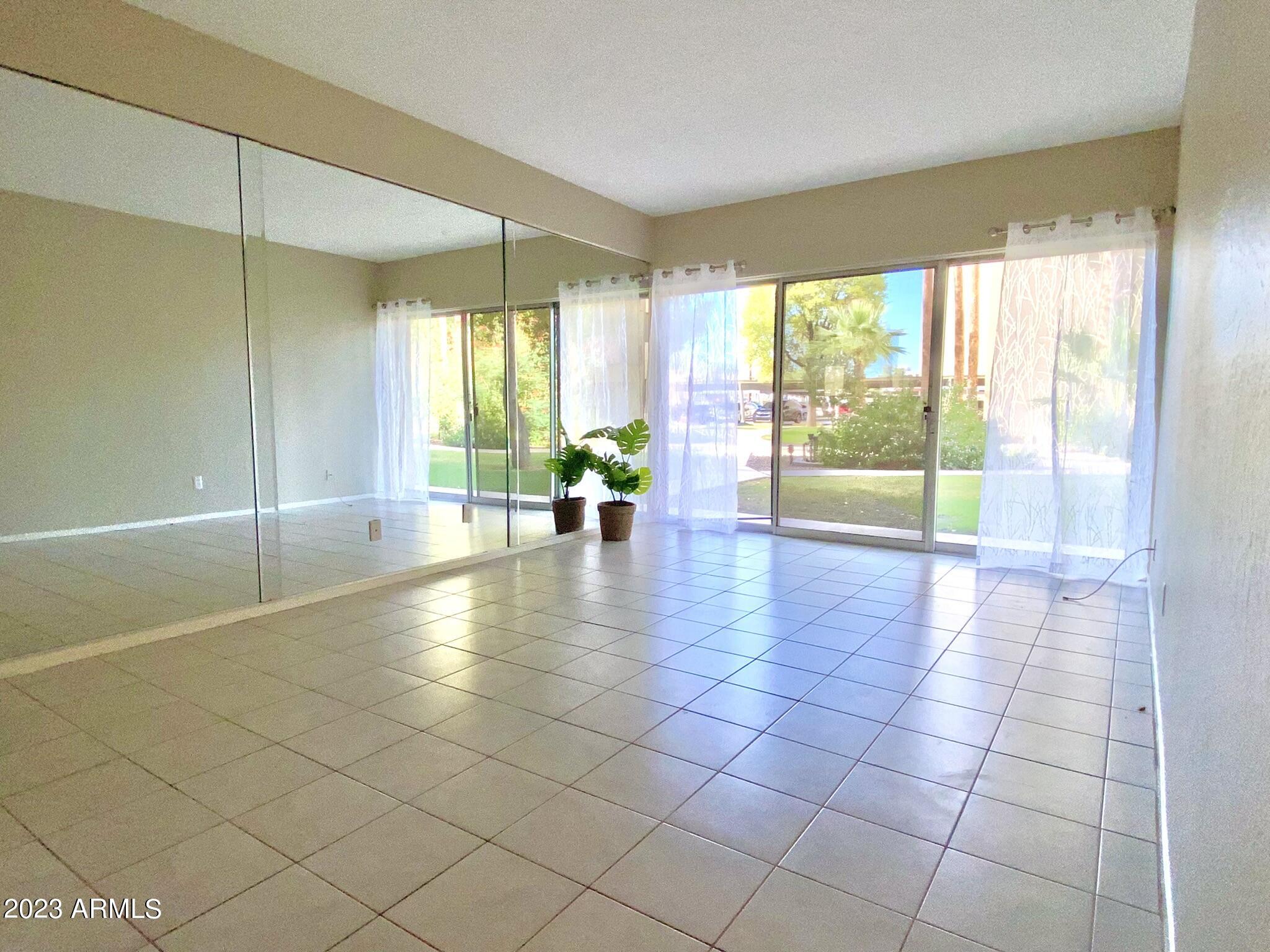 349 East Thomas Road, Unit E104 Phoenix, AZ 85012 - Photo 8 of 23 388BF82C-726E-4A4E-9F11-11AA50C4E70E_1_1