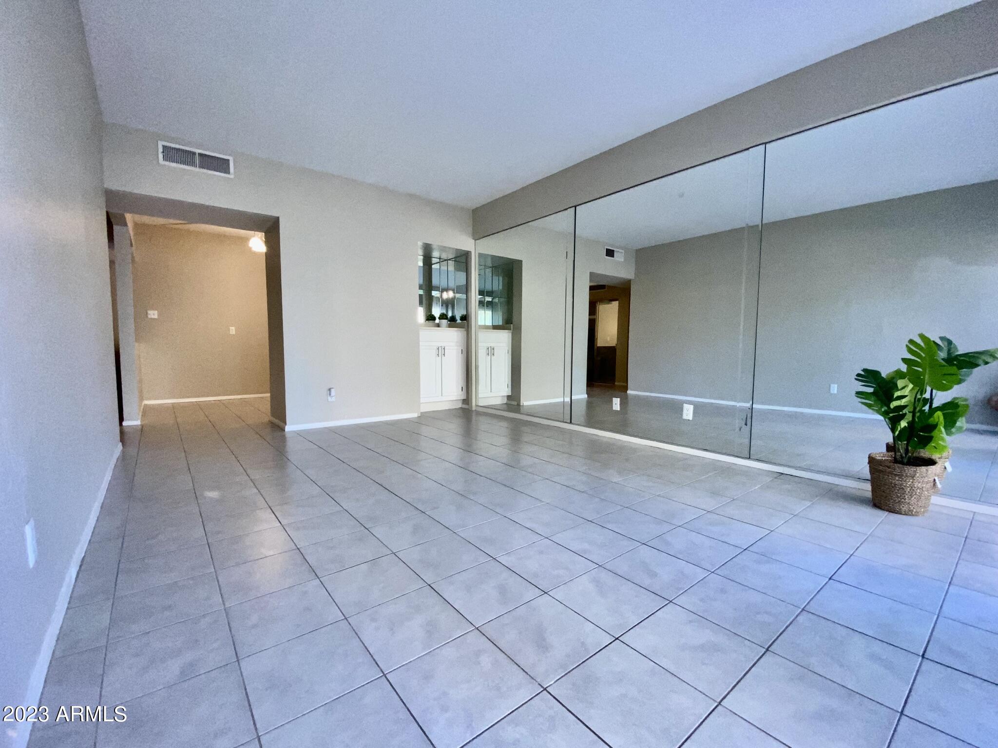 349 East Thomas Road, Unit E104 Phoenix, AZ 85012 - Photo 10 of 23 53DD0689-A379-4E09-BE20-DB3841F1BD1A_1_1