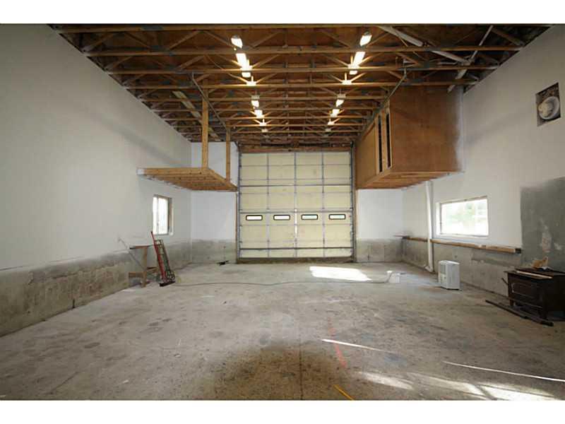 39 Summit Road Boothbay Harbor, ME 04538 - Photo 18 of 18 Parking Lot/Garage.