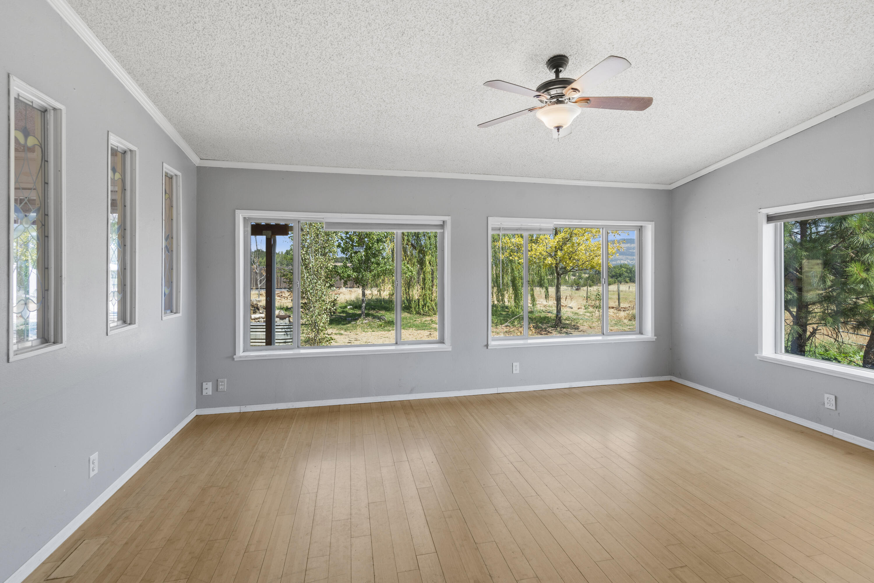1739 Stevens Road Eagle Point, OR 97524 - Photo 14 of 41 1739 Stevens Road - 11