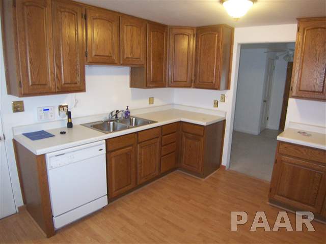2806 West James Road Peoria, IL 61615 - Photo 4 of 15 Gallery Image 4