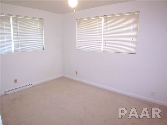 2806 West James Road Peoria, IL 61615 - Photo 8 of 15 Gallery Image 8