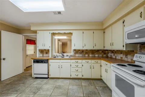 $187,000 | 444 Arlington Drive, Lake Charles, LA 70605