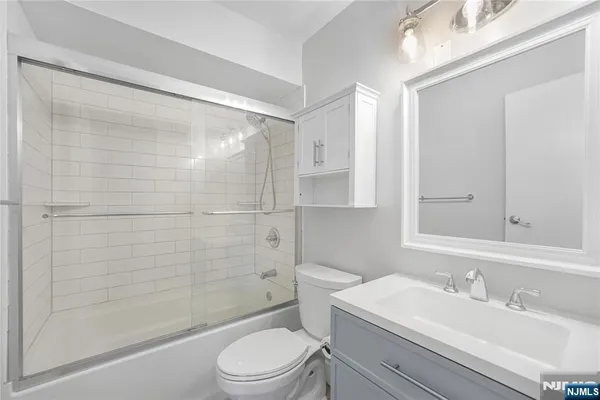 $2,650 | 253 Park Avenue, Unit 304, Rutherford, NJ 07070