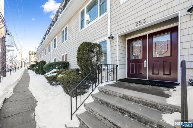 $2,650 | 253 Park Avenue, Unit 304, Rutherford, NJ 07070