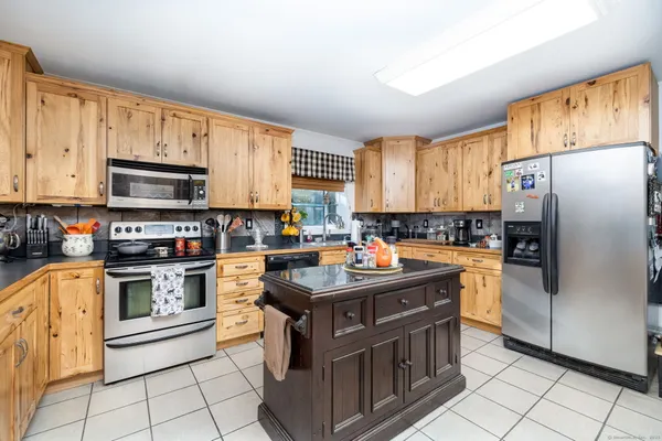 $699,000 | 25 Punch Brook Road, Burlington, CT 06013