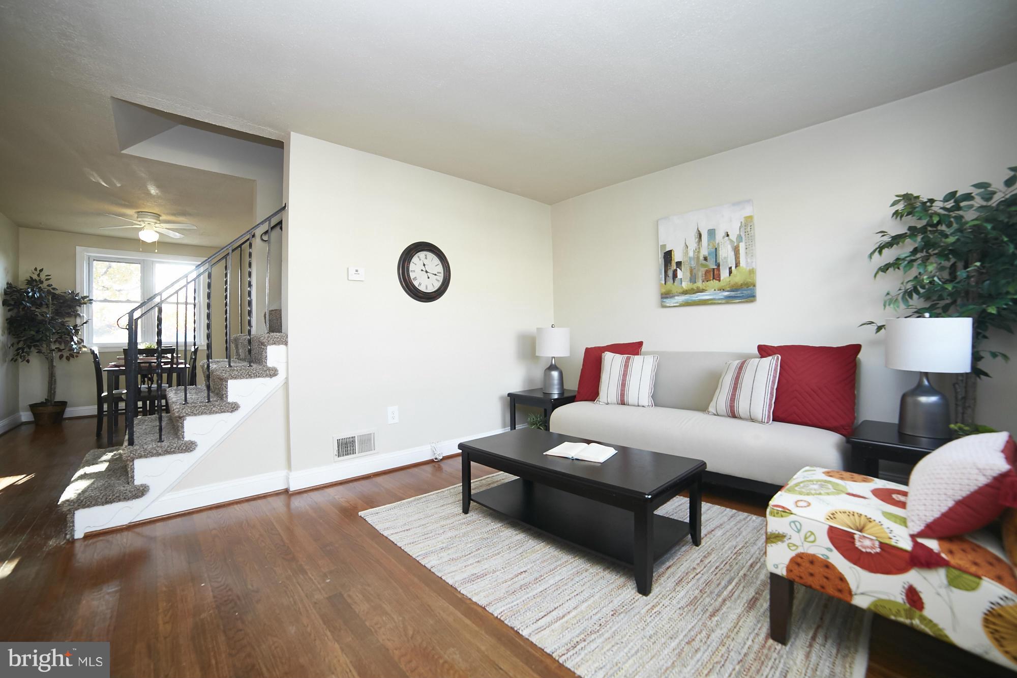 8221 Kavanagh Road Baltimore, MD 21222 - Photo 3 of 30 Living Room
