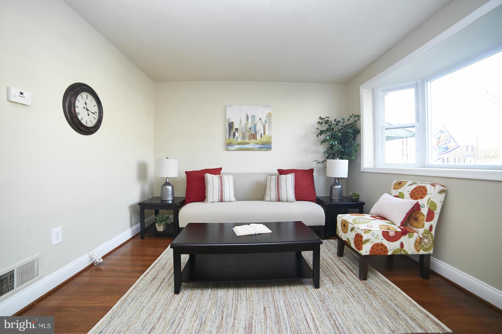 8221 Kavanagh Road Baltimore, MD 21222 - Photo 4 of 30 Living Room