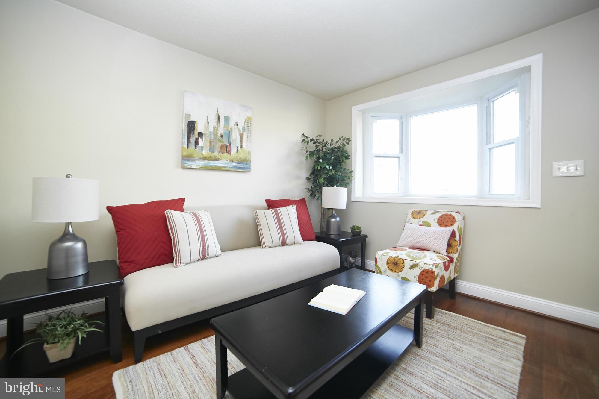 8221 Kavanagh Road Baltimore, MD 21222 - Photo 5 of 30 Living Room