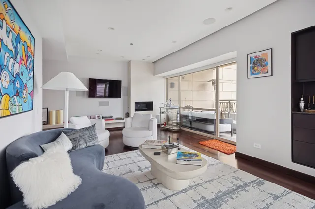 $2,290,000 | 800 North Michigan Avenue, Unit 2502, Chicago, IL 60611