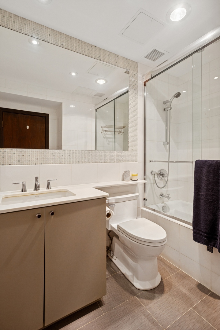 800 North Michigan Avenue, Unit 2502 Chicago, IL 60611 - Photo 19 of 34