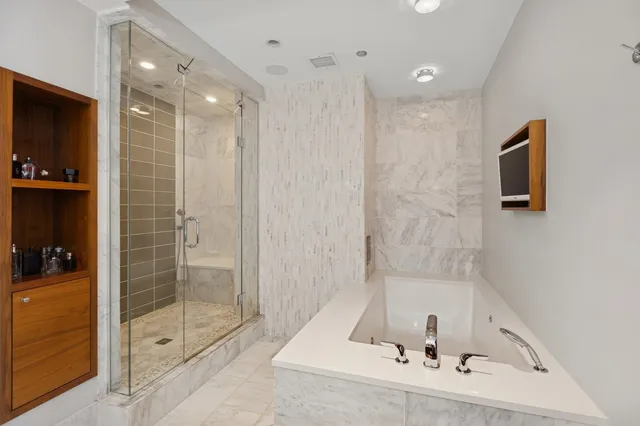 $2,290,000 | 800 North Michigan Avenue, Unit 2502, Chicago, IL 60611