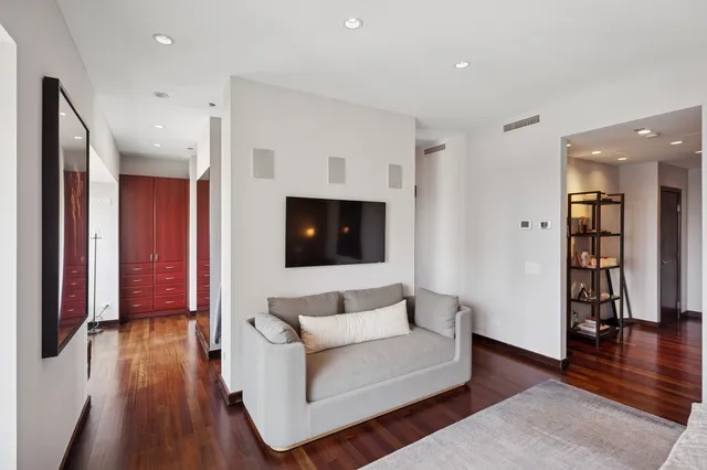 $2,290,000 | 800 North Michigan Avenue, Unit 2502, Chicago, IL 60611