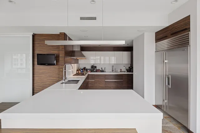 $2,290,000 | 800 North Michigan Avenue, Unit 2502, Chicago, IL 60611