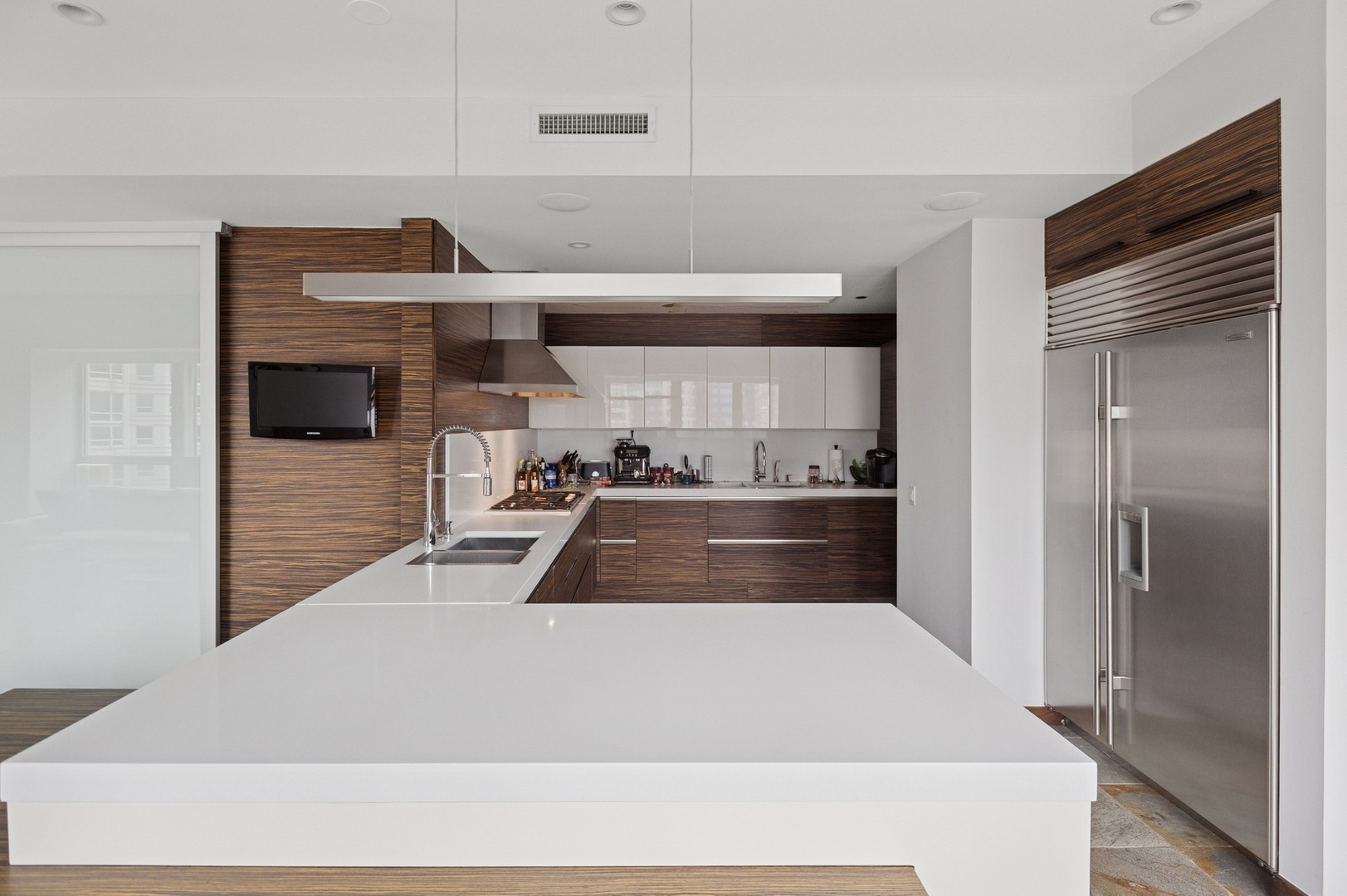 800 North Michigan Avenue, Unit 2502 Chicago, IL 60611 - Photo 4 of 34