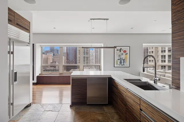 $2,290,000 | 800 North Michigan Avenue, Unit 2502, Chicago, IL 60611