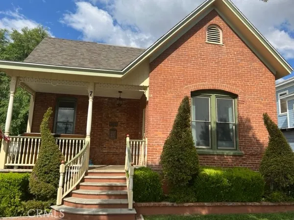 $3,350 | 7 Grant Street, Redlands, CA 92373