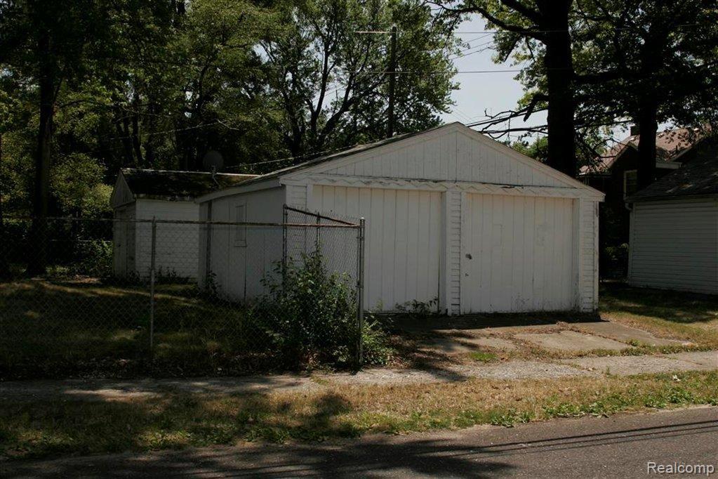19507 Meyers Road Detroit, MI 48235 - Photo 24 of 24 19507 Meyers Garage.JPG