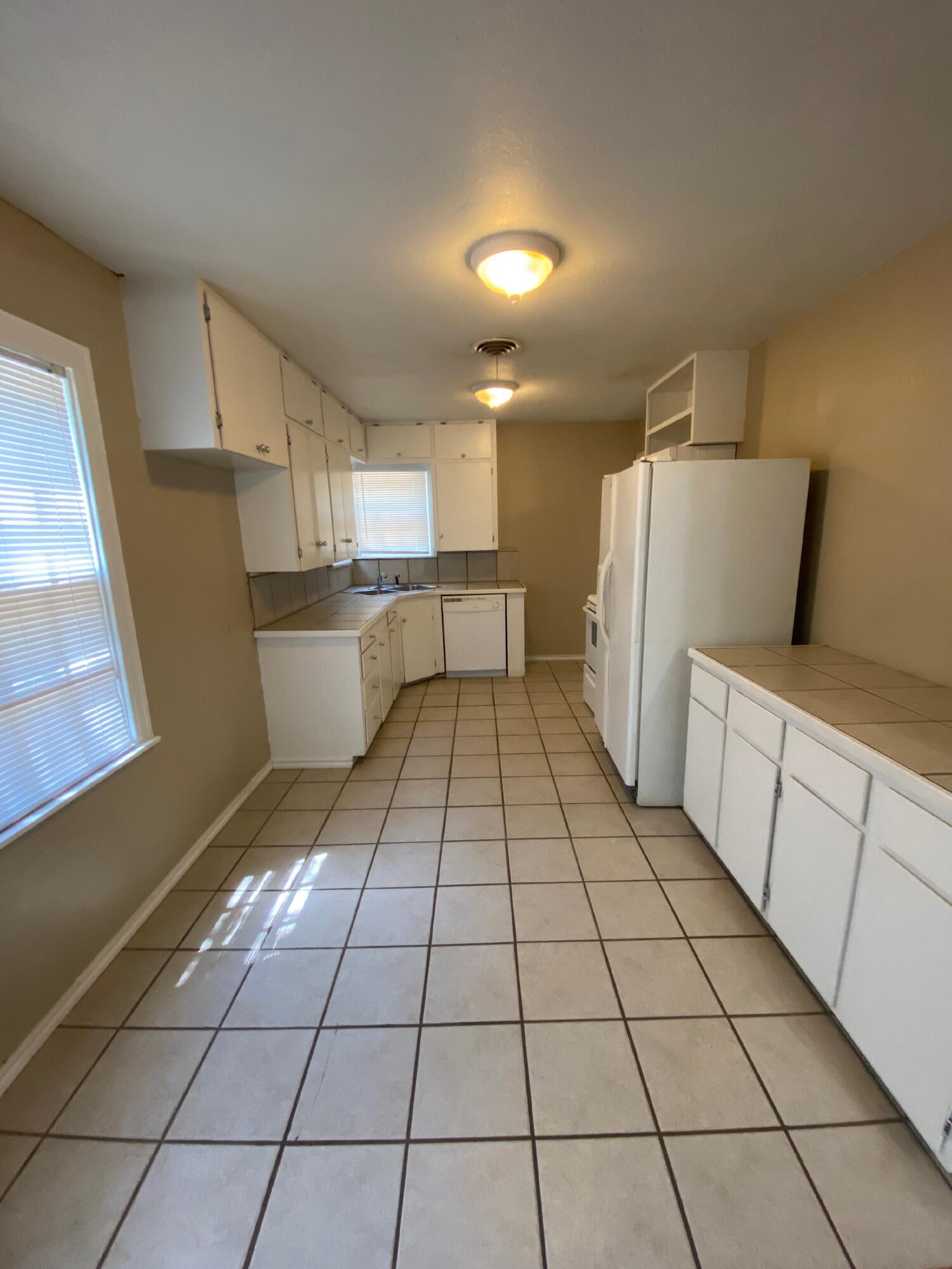 2520 27th Street, Unit FRONT Lubbock, TX 79410 - Photo 4 of 17 a view of a kitchen with windows