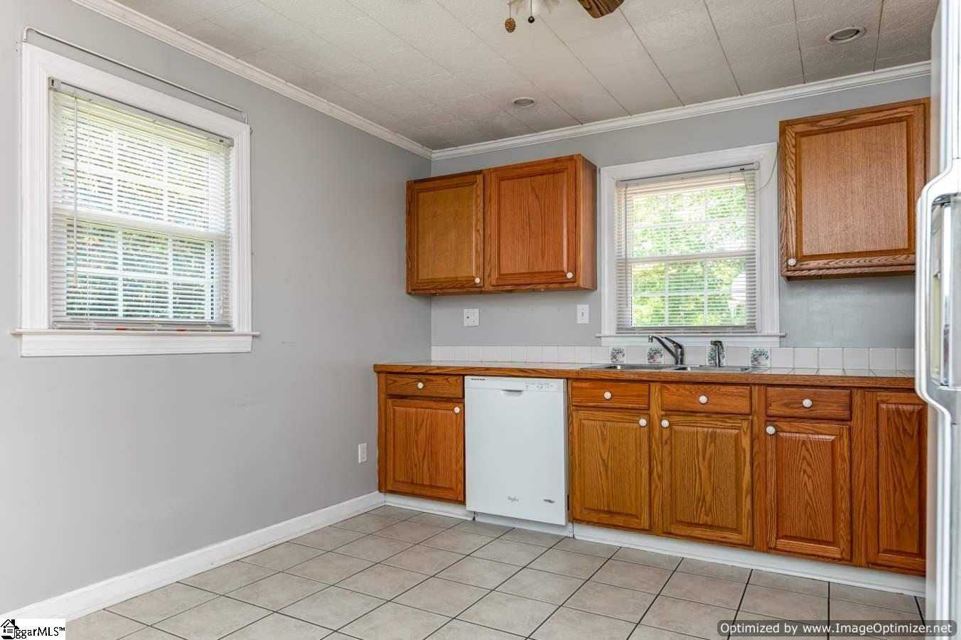 139 Oakview Farms Road Woodruff, SC 29388 - Photo 8 of 31