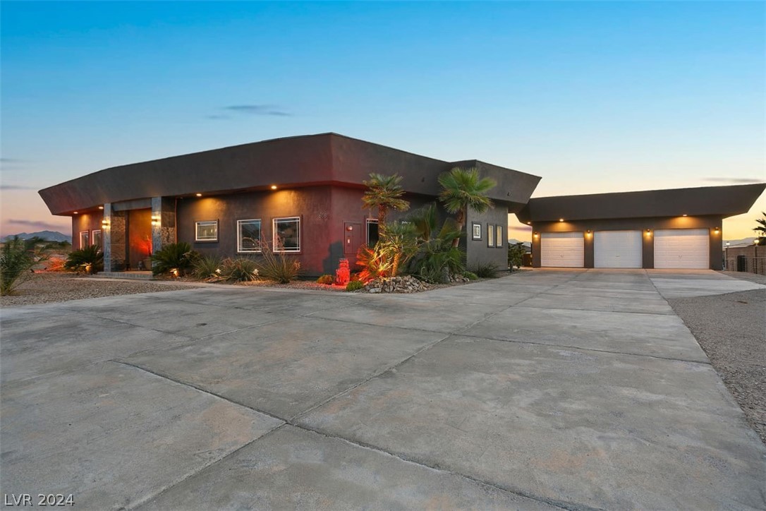 608 North Racetrack Rd