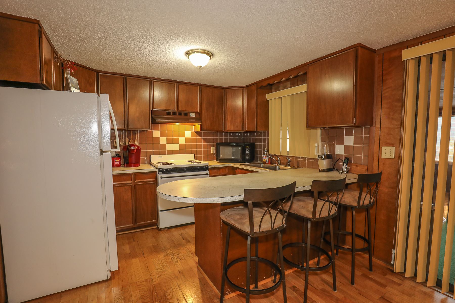 54 Pelham Road Salem, NH 03079 - Photo 8 of 34