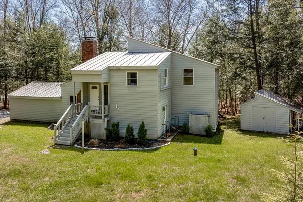 $449,000 | 957 Marsh Family Road, Hartford, VT 05059