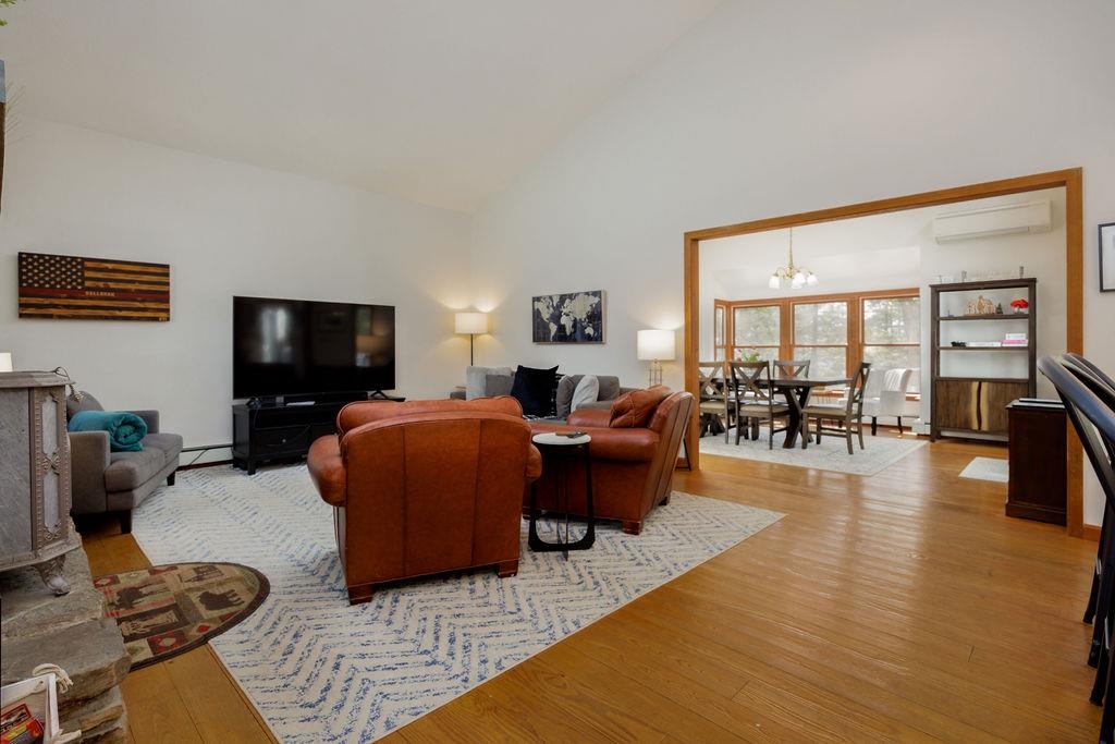 957 Marsh Family Road Hartford, VT 05059 - Photo 11 of 33