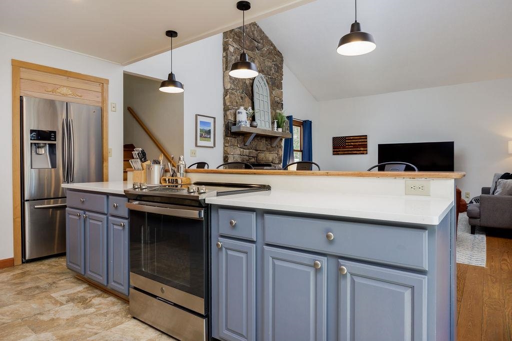 957 Marsh Family Road Hartford, VT 05059 - Photo 17 of 33