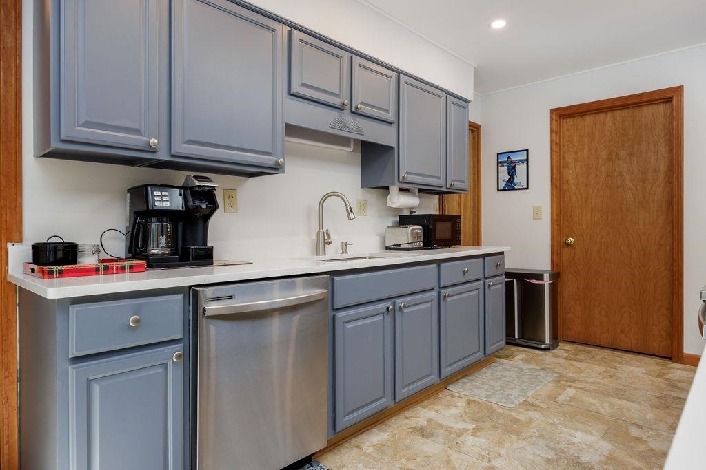 957 Marsh Family Road Hartford, VT 05059 - Photo 19 of 33