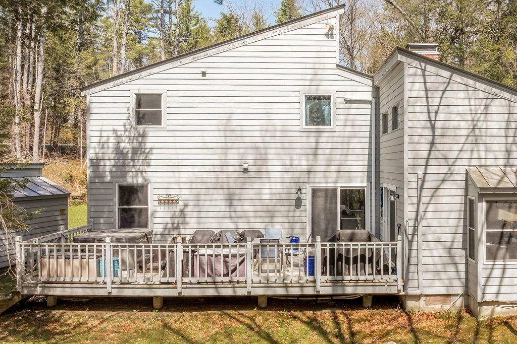 957 Marsh Family Road Hartford, VT 05059 - Photo 3 of 33