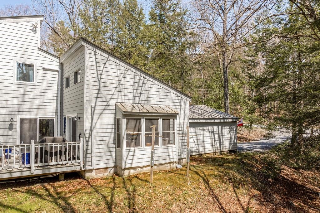 957 Marsh Family Road Hartford, VT 05059 - Photo 4 of 33